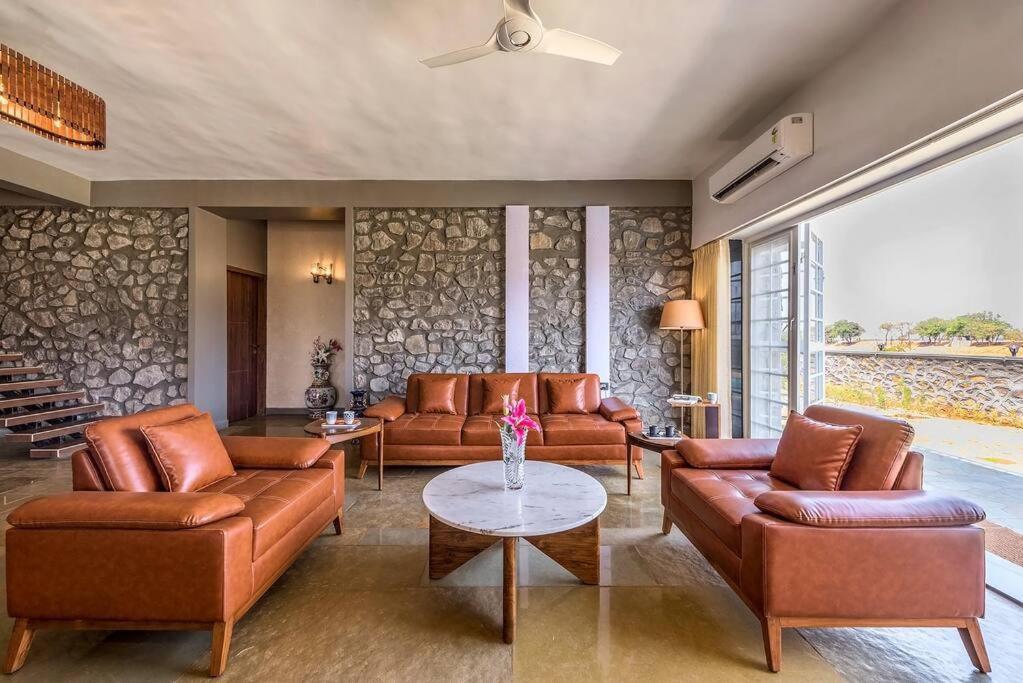 Stone Mansion By Phoenix Stays Igatpuri Ngoại thất bức ảnh