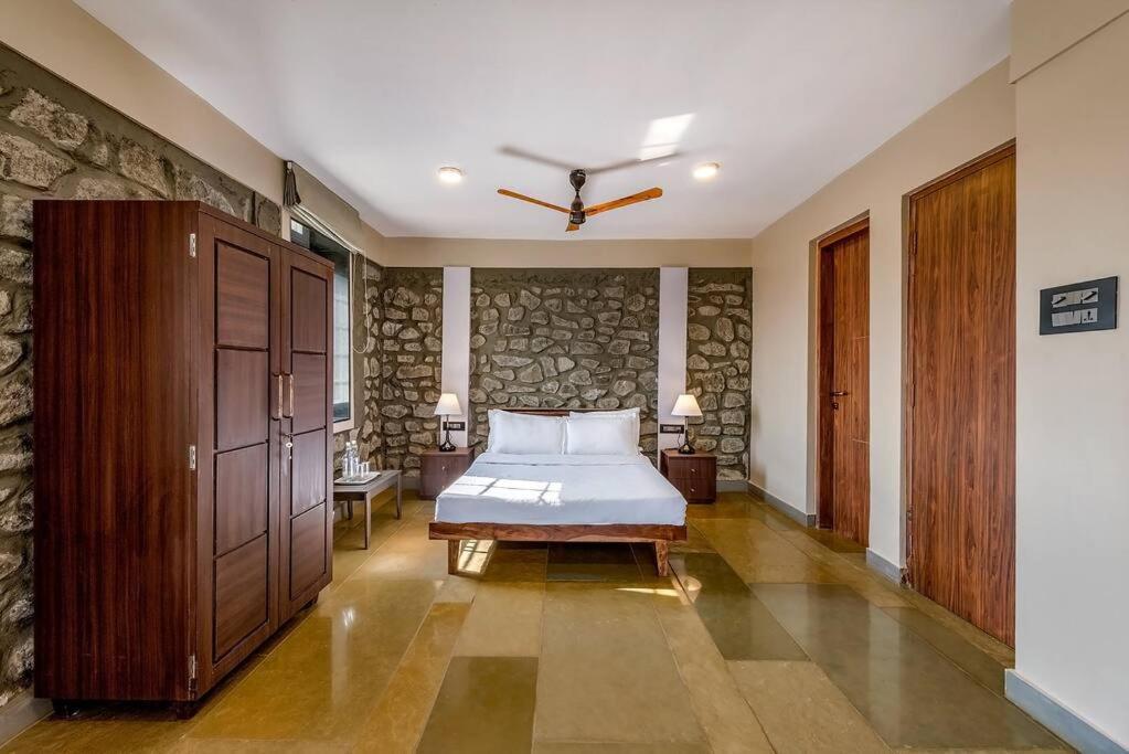 Stone Mansion By Phoenix Stays Igatpuri Ngoại thất bức ảnh