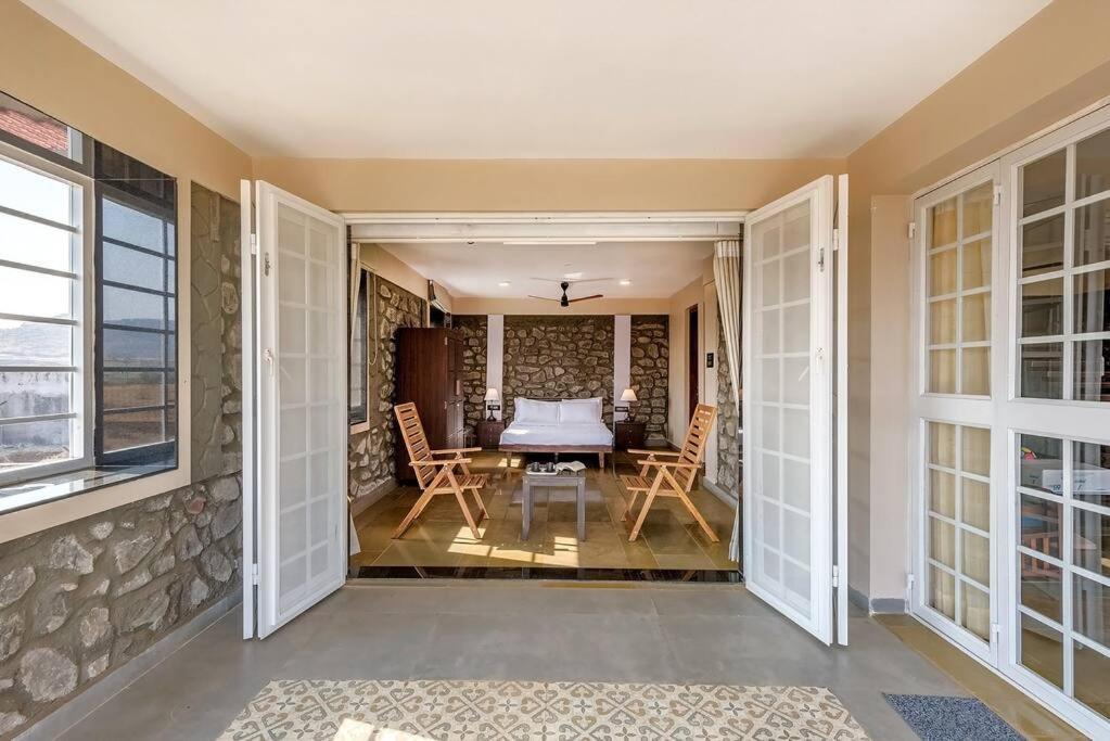 Stone Mansion By Phoenix Stays Igatpuri Ngoại thất bức ảnh