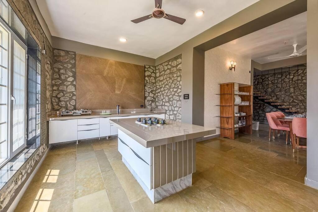 Stone Mansion By Phoenix Stays Igatpuri Ngoại thất bức ảnh