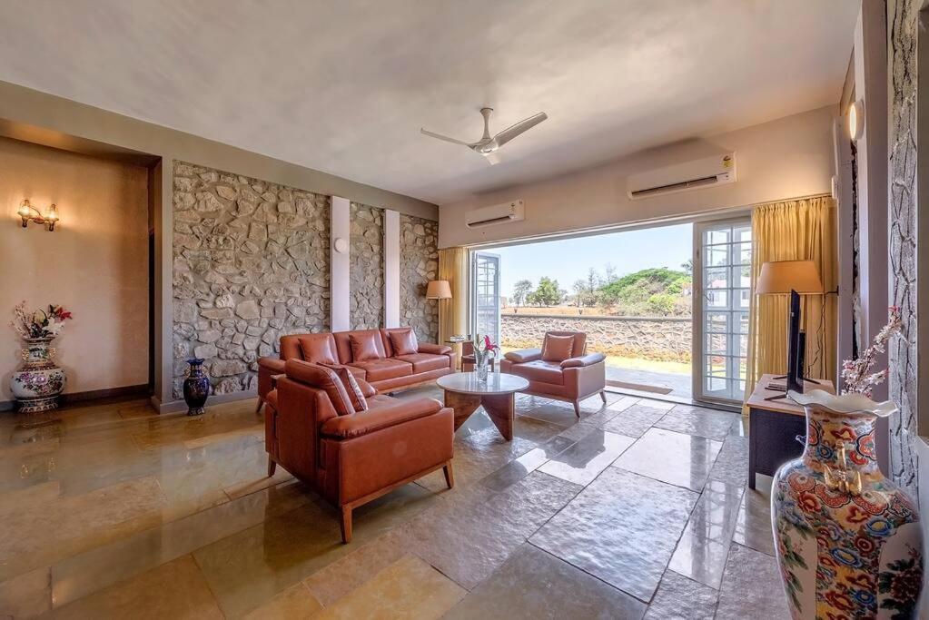Stone Mansion By Phoenix Stays Igatpuri Ngoại thất bức ảnh