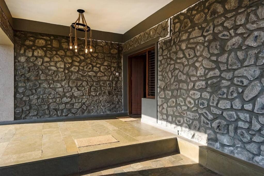 Stone Mansion By Phoenix Stays Igatpuri Ngoại thất bức ảnh